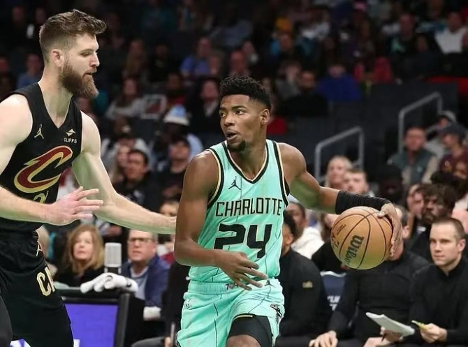 勇士逆转黄蜂继续赢球 勇士逆转黄蜂继续赢球