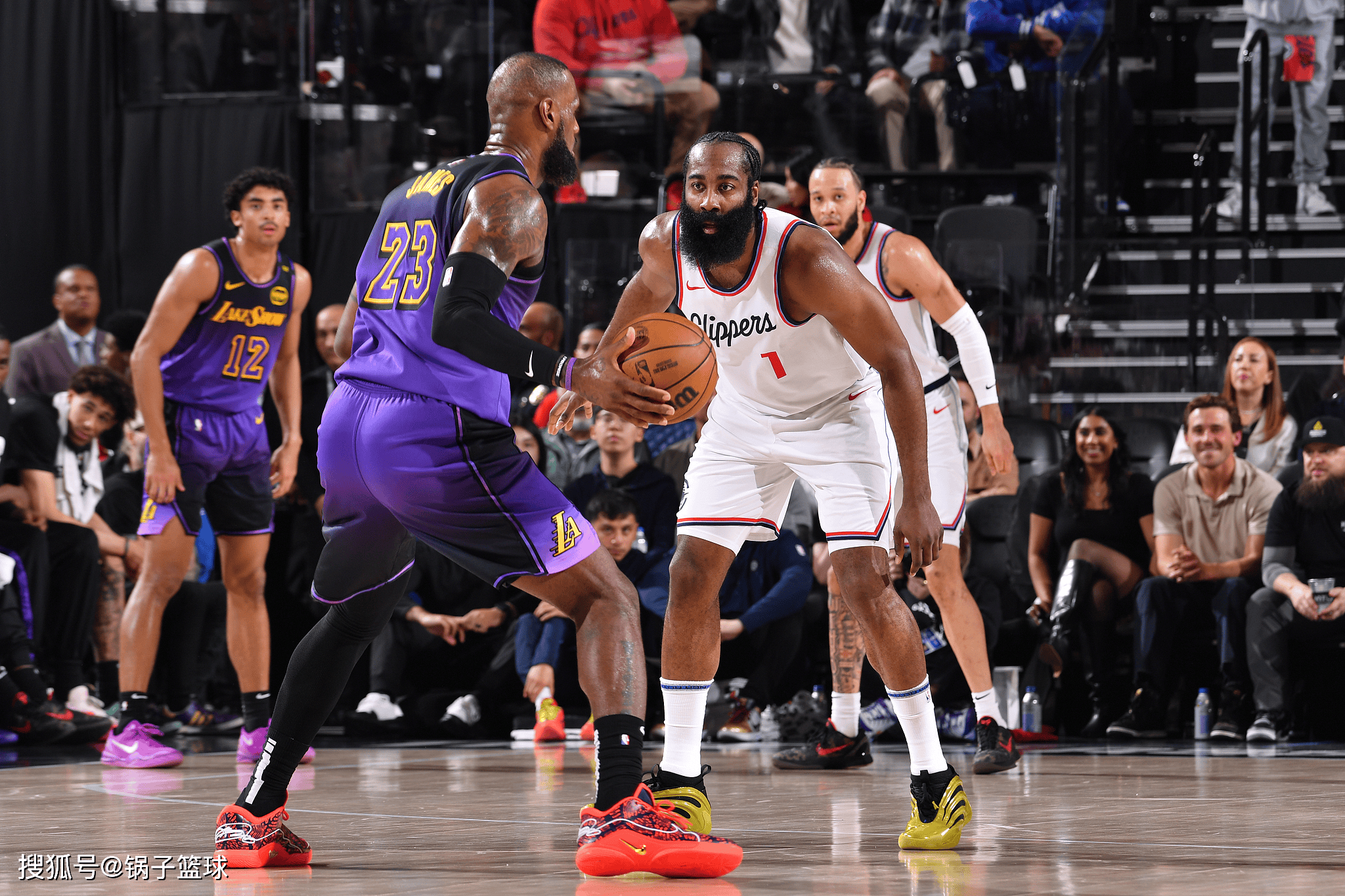 快船击败湖人,展示实力 快船击败湖人,展示实力