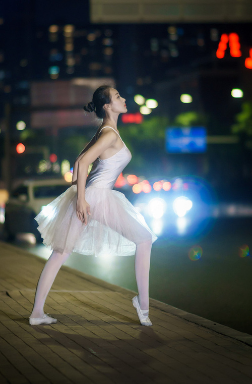 皮克铁卫封喉！伊拉克补时绝杀巴萨创世纪冷门