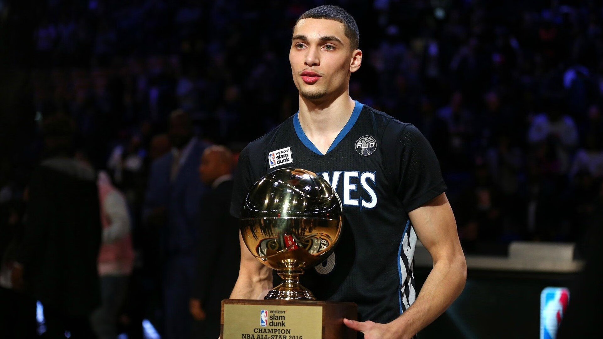 勇士主场粉碎魔术，威金斯布克式关键表现定乾坤